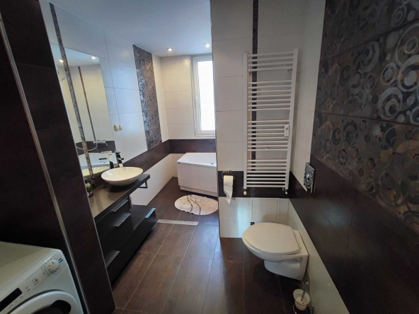 Дава се под наем Двустаен апартамент в София, Център - 90 кв.м за 1080 € - Снимка #1