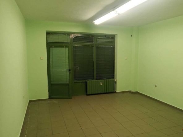 Дава се под наем Магазин в София, Център - 22 кв.м за 280.5 € - Снимка #1