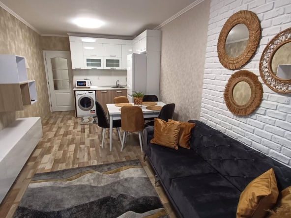 Дава се под наем Тристаен апартамент в Варна, Център - 80 кв.м за 800 € - Снимка #1