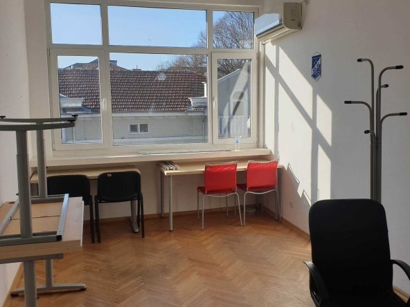 Дава се под наем Офис в Бургас, Център - 20 кв.м за 115 € - Снимка #1