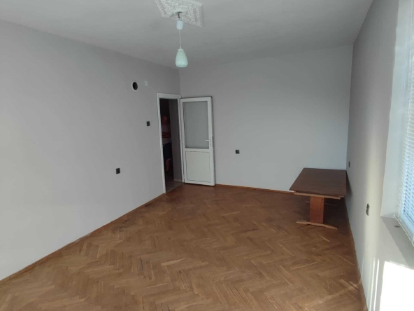 Етаж от къща в Шумен, 2-ри корпус - 119 кв.м за 922 €/кв.м - Снимка #1