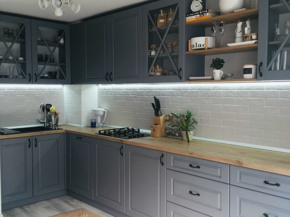 Дава се под наем Тристаен апартамент в Варна, Спортна зала - 60 кв.м за 918 € - Снимка #1