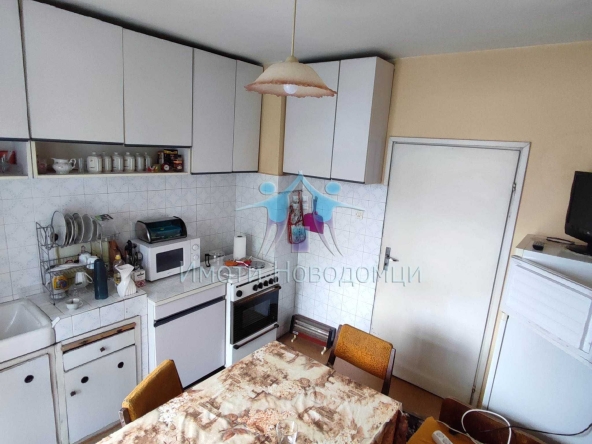 Тристаен апартамент в Шумен, Военно училище - 90 кв.м за 1445 €/кв.м - Снимка #1