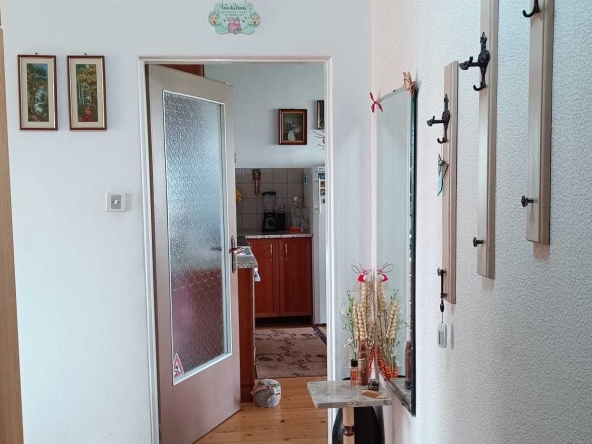 Тристаен апартамент в София, Света Троица - 70 кв.м за 2558 €/кв.м - Снимка #1