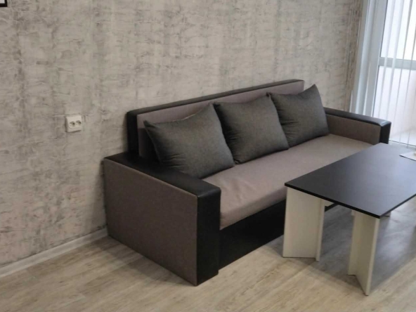 Дава се под наем Двустаен апартамент в Добрич, Център - 76 кв.м за 378.93 € - Снимка #1