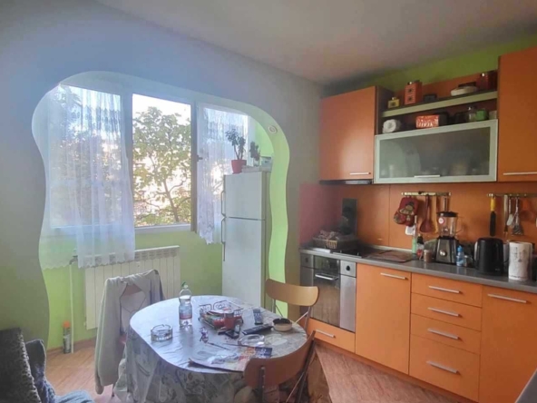 Тристаен апартамент в София, Дружба 2 - 82 кв.м за 1238 €/кв.м - Снимка #1