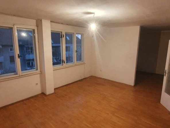 Дава се под наем Тристаен апартамент в Бургас, Център - 115 кв.м за 331.5 € - Снимка #1