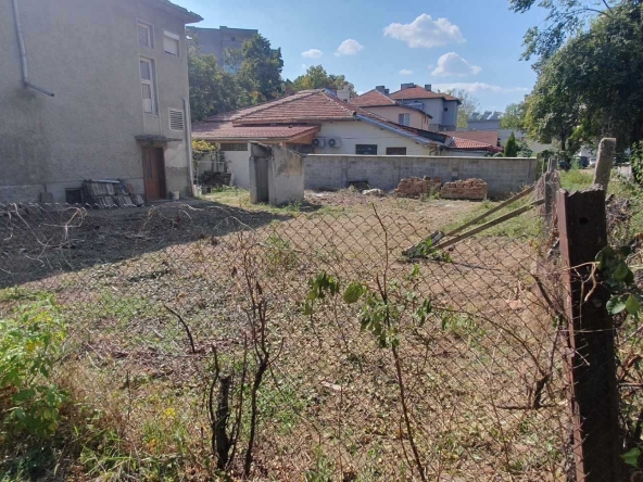 Дава се под наем Парцел в Търговище, Вароша - 350 кв.м за 199.41 € - Снимка #1