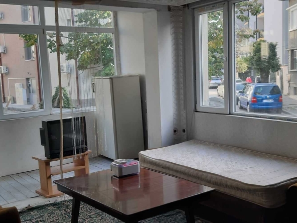 Дава се под наем Четиристаен апартамент в Търговище, Център - 90 кв.м за 142.8 € - Снимка #1