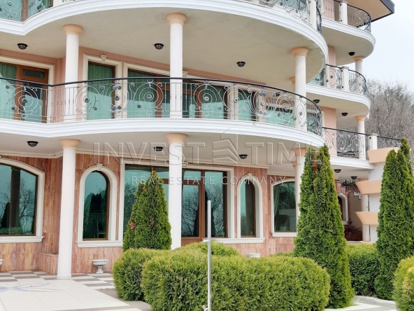 Хотел в к.к. Св.Св. Константин и Елена - 1500 кв.м за 2334 €/кв.м - Снимка #1