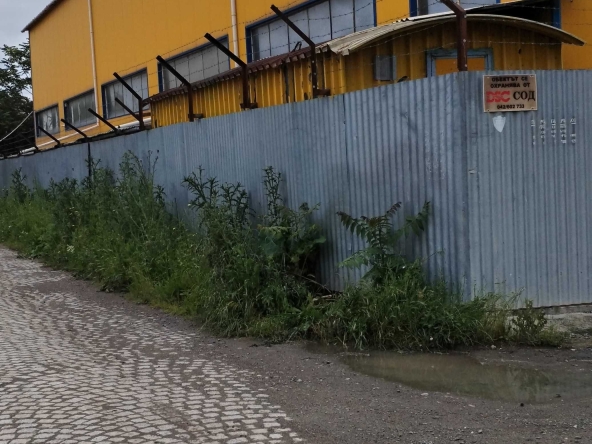 Дава се под наем Промишлена сграда в Стара Загора, Три чучура - юг - 421 кв.м за 1632 € - Снимка #1