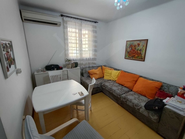 Етаж от къща в Варна, Център - 180 кв.м за 1306 €/кв.м - Снимка #1