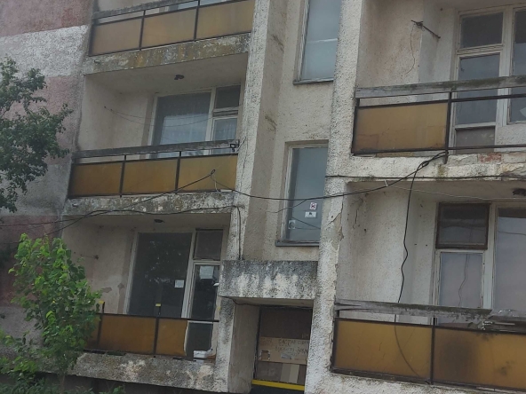 Дава се под наем Двустаен апартамент в с. Безмер, Област Ямбол - 70 кв.м за 17850 € - Снимка #1
