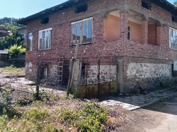 Къща в с. Шишковци, Област Кюстендил - 160 кв.м за 232 €/кв.м - Снимка #1