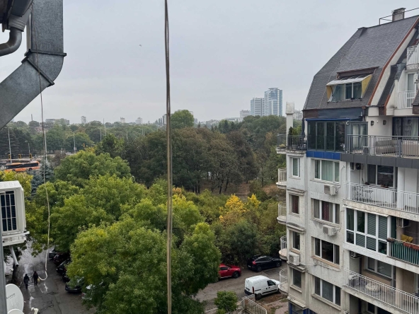 Дава се под наем Тристаен апартамент в София, Стрелбище - 111 кв.м за 765 € - Снимка #1