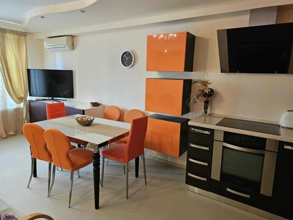 Дава се под наем Тристаен апартамент в Варна, Червен площад - 100 кв.м за 797.64 € - Снимка #1