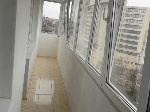 Дава се под наем Двустаен апартамент в Добрич, Център - 71 кв.м за 278.97 € - Снимка #1