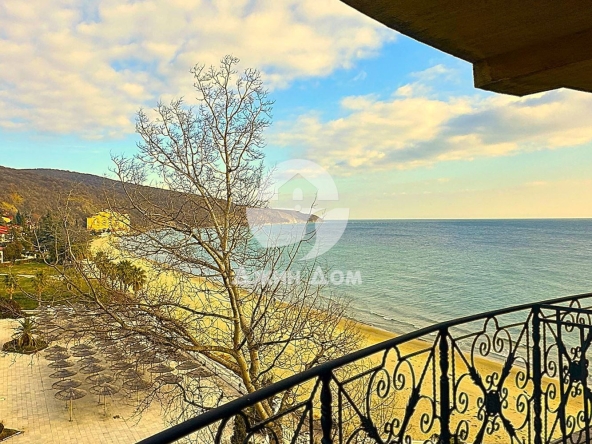 Тристаен апартамент в к.к. Елените - 119 кв.м за 820 €/кв.м - Снимка #1