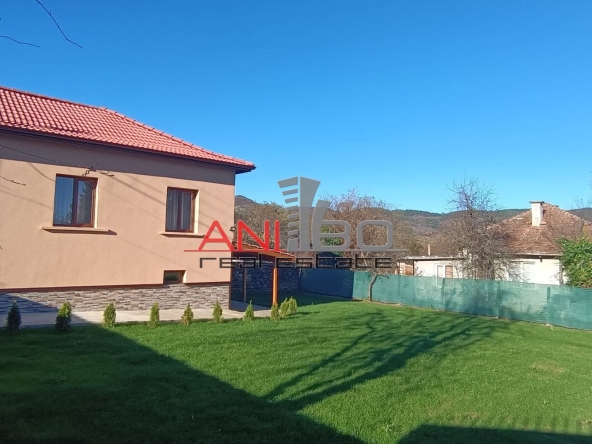 Къща в с. Радотина, Област София-област - 70 кв.м за 1643 €/кв.м - Снимка #1