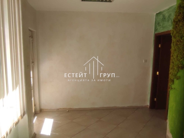 Дава се под наем Офис в Варна, Колхозен пазар - 43 кв.м за 255 € - Снимка #1