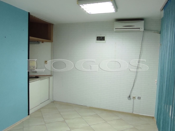 Дава се под наем Офис в Варна, Колхозен пазар - 43 кв.м за 259.08 € - Снимка #1