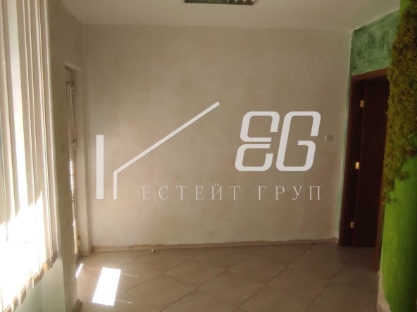 Дава се под наем Офис в Варна, Колхозен пазар - 43 кв.м за 259.08 € - Снимка #1