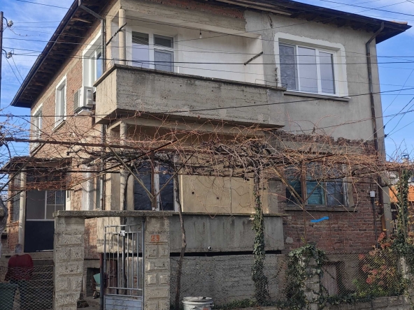 Етаж от къща в Казанлък - 70 кв.м за 853 €/кв.м - Снимка #1