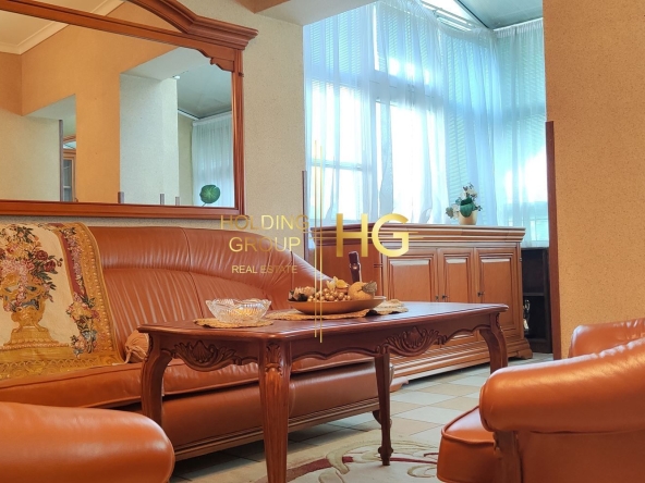 Четиристаен апартамент в Варна, Червен площад - 132 кв.м за 1159 €/кв.м - Снимка #1