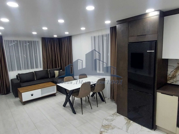 Дава се под наем Тристаен апартамент в Шумен, 5-ти полк - 90 кв.м за 1196.97 € - Снимка #1