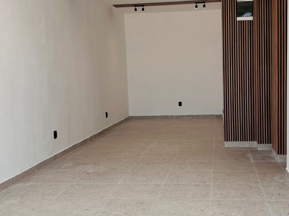 Магазин в Пловдив, Западен - 57 кв.м за 1676 €/кв.м - Снимка #1