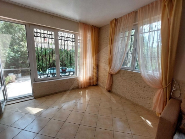 Двустаен апартамент в Варна, Виница - 72 кв.м за 2014 €/кв.м - Снимка #1