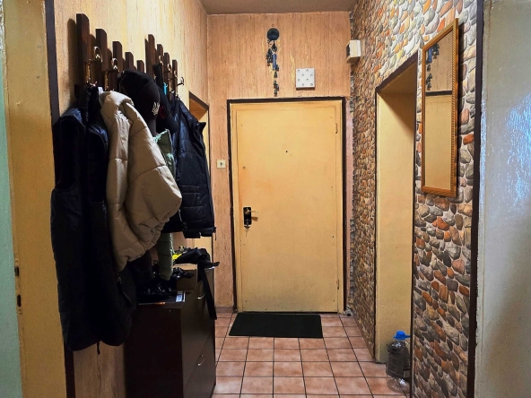 Тристаен апартамент в Перник, Център - 74 кв.м за 1109 €/кв.м - Снимка #1