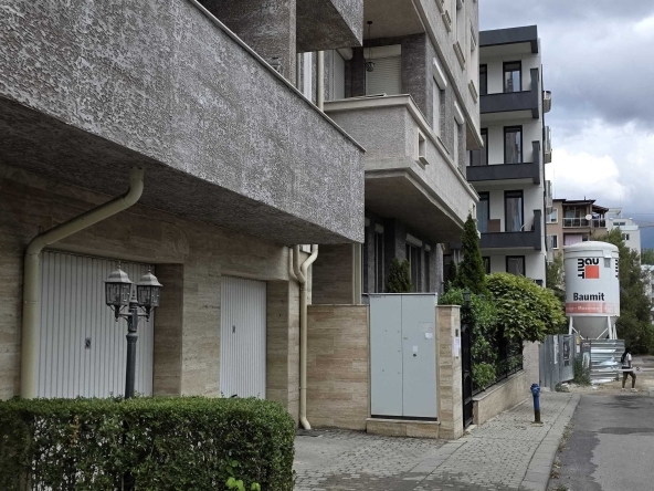 Дава се под наем Гараж / Паркомясто в София, Кръстова вада - 20 кв.м за 153 € - Снимка #1