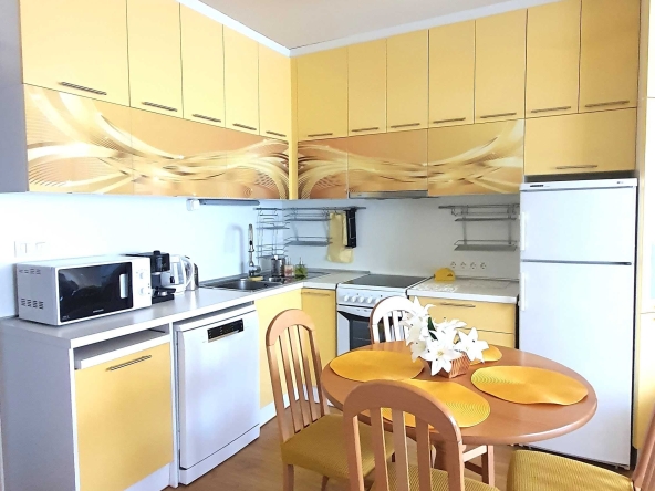 Дава се под наем Тристаен апартамент в София, Лозенец - 75 кв.м за 1047.03 € - Снимка #1