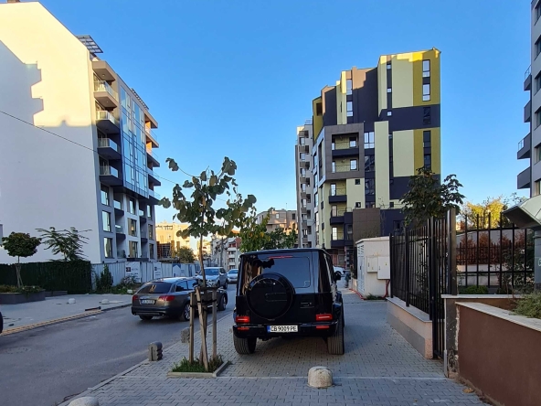 Дава се под наем Магазин в София, Оборище - 110 кв.м за 3000 € - Снимка #1