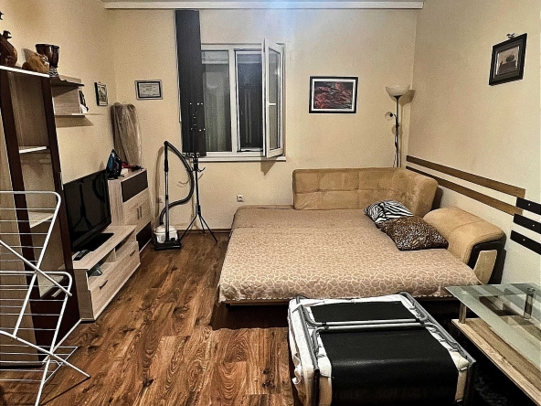 Дава се под наем Тристаен апартамент в к.к. Слънчев бряг - 80 кв.м за 306 € - Снимка #1