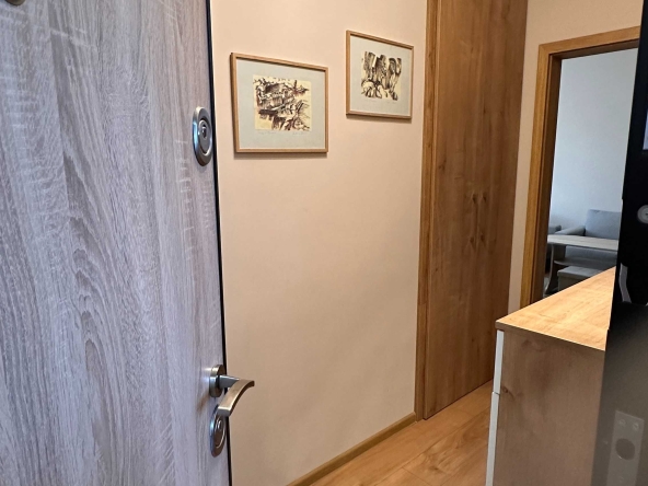 Дава се под наем Тристаен апартамент в Пловдив, Изгрев - 70 кв.м за 408 € - Снимка #1