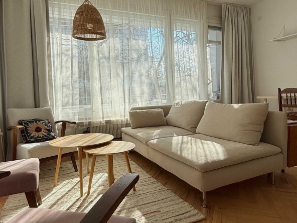 Дава се под наем Двустаен апартамент в Пловдив, Център - 62 кв.м за 453.39 € - Снимка #1