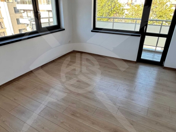 Тристаен апартамент в Пловдив, Кършияка - 105 кв.м за 729 €/кв.м - Снимка #1