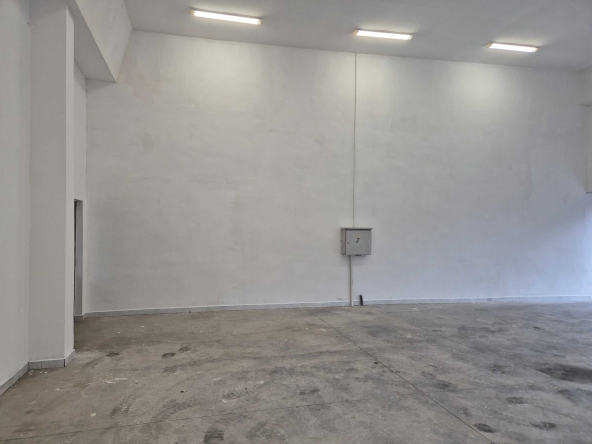 Дава се под наем Промишлена сграда в с. Церово, Област София-област - 110 кв.м за 367.2 € - Снимка #1