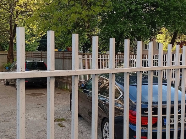 Дава се под наем Гараж / Паркомясто в София, Бояна - 6 кв.м за 179.52 € - Снимка #1