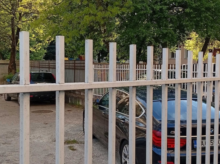 Дава се под наем Гараж / Паркомясто в София, Бояна - 6 кв.м за 179.52 € - Снимка #1