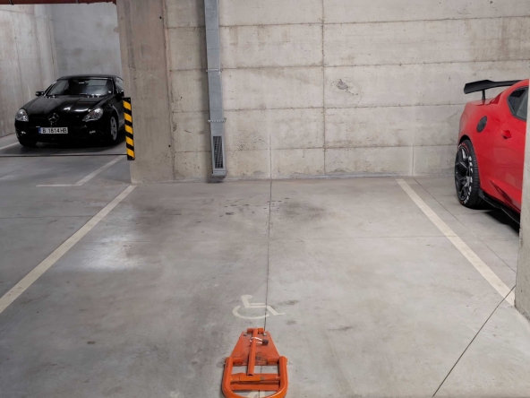 Дава се под наем Гараж / Паркомясто в Варна, Младост 1 - 18 кв.м за 96.9 € - Снимка #1