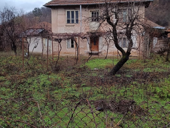 Къща в с. Долни Лом, Област Видин - 70 кв.м за 146 €/кв.м - Снимка #1