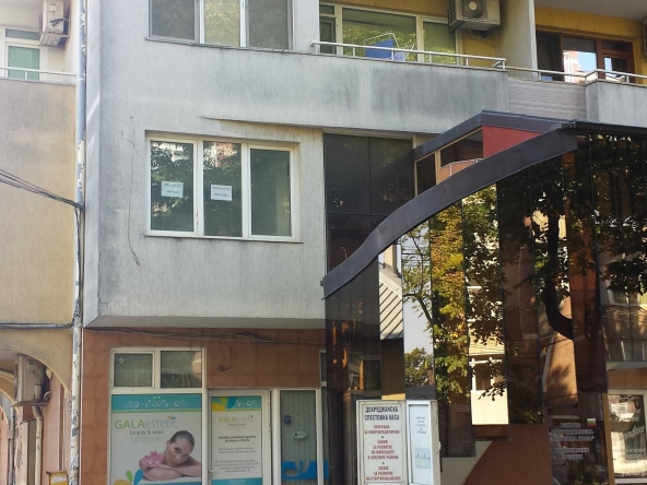 Тристаен апартамент в Добрич, Дружба 1 - 78 кв.м за 1731 €/кв.м - Снимка #1