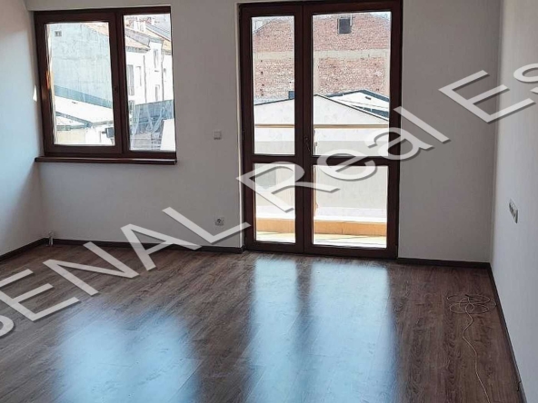 Дава се под наем Двустаен апартамент в София, Център - 72 кв.м за 598.23 € - Снимка #1
