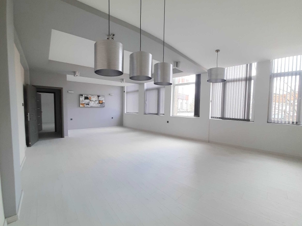 Четиристаен апартамент в Търговище, Център - 120 кв.м за 1148 €/кв.м - Снимка #1