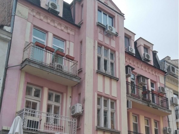 Етаж от къща в Пловдив, Център - 157 кв.м за 7 €/кв.м - Снимка #1