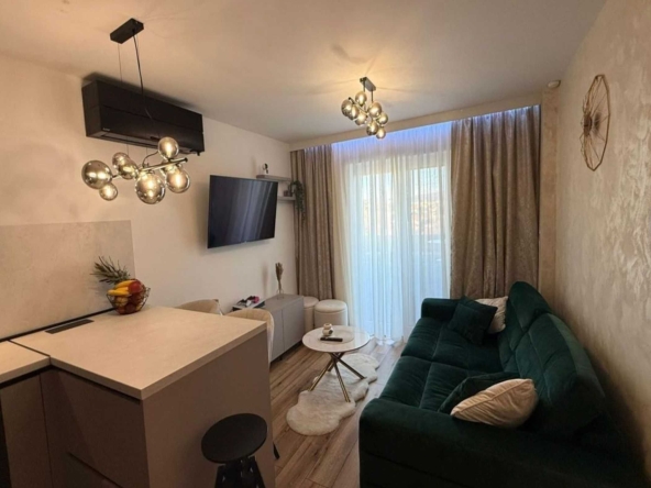 Дава се под наем Двустаен апартамент в София, Витоша - 70 кв.м за 348.84 € - Снимка #1