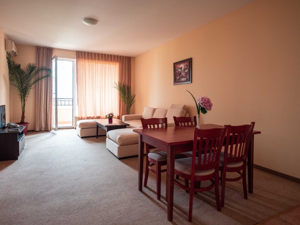 Двустаен апартамент в к.к. Златни пясъци - 89 кв.м за 584 €/кв.м - Снимка #1